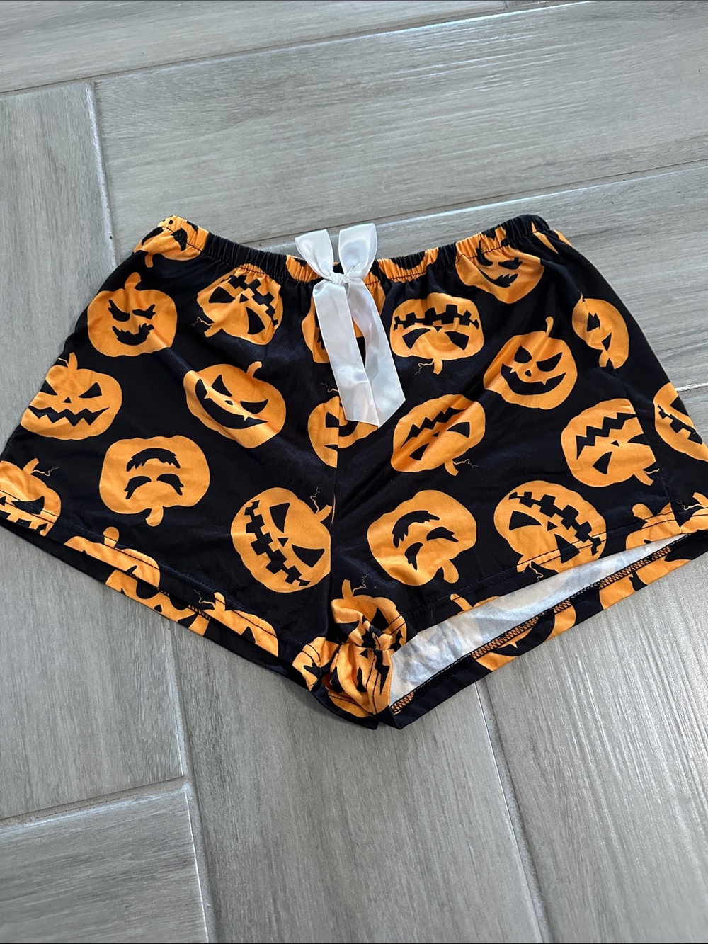 4 for $10 H&M Black & Orange Pumpkin Print Women's Lounge Shorts